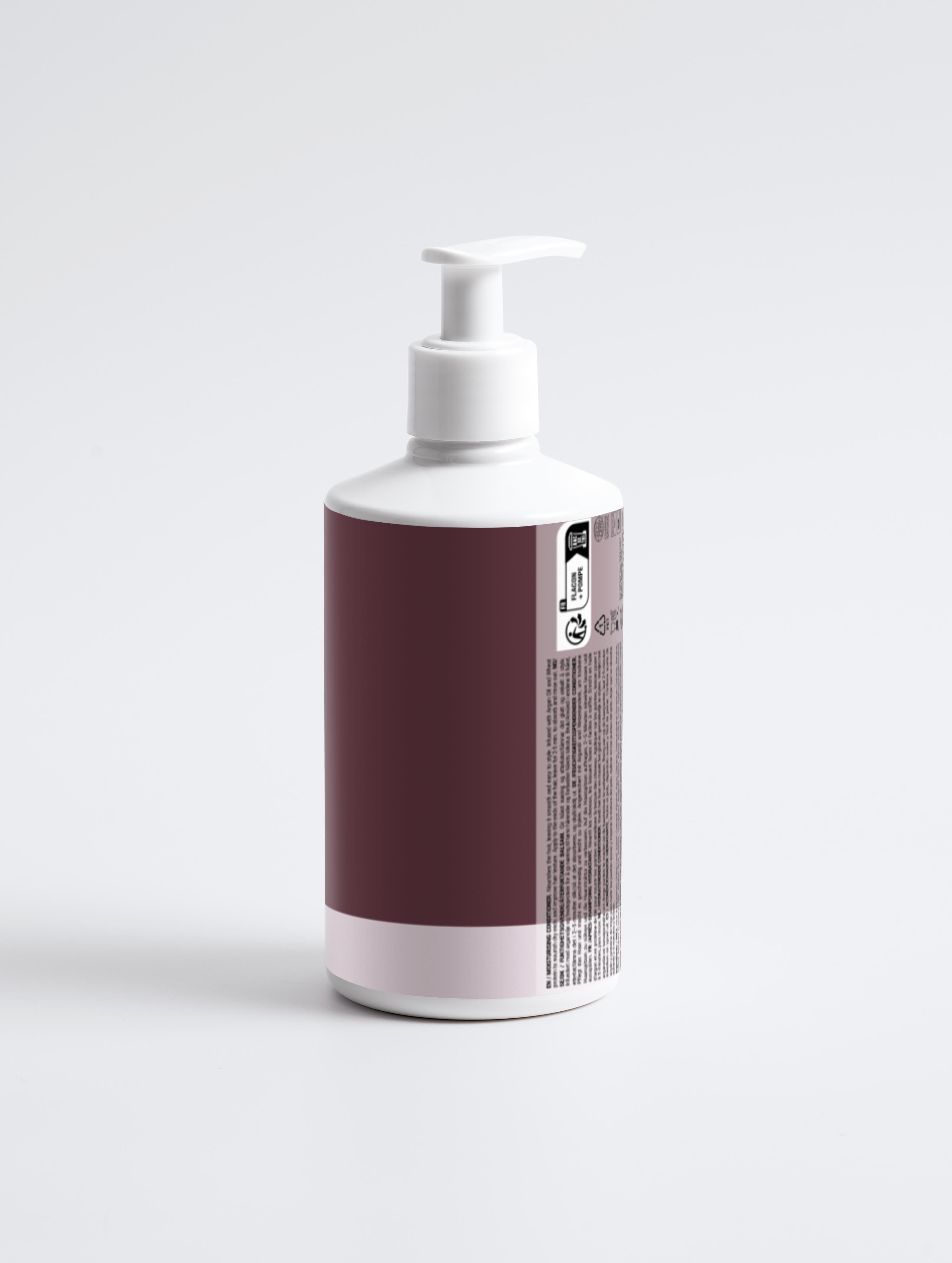 Vegan conditioner for smooth, hydrated hair by Suvéra