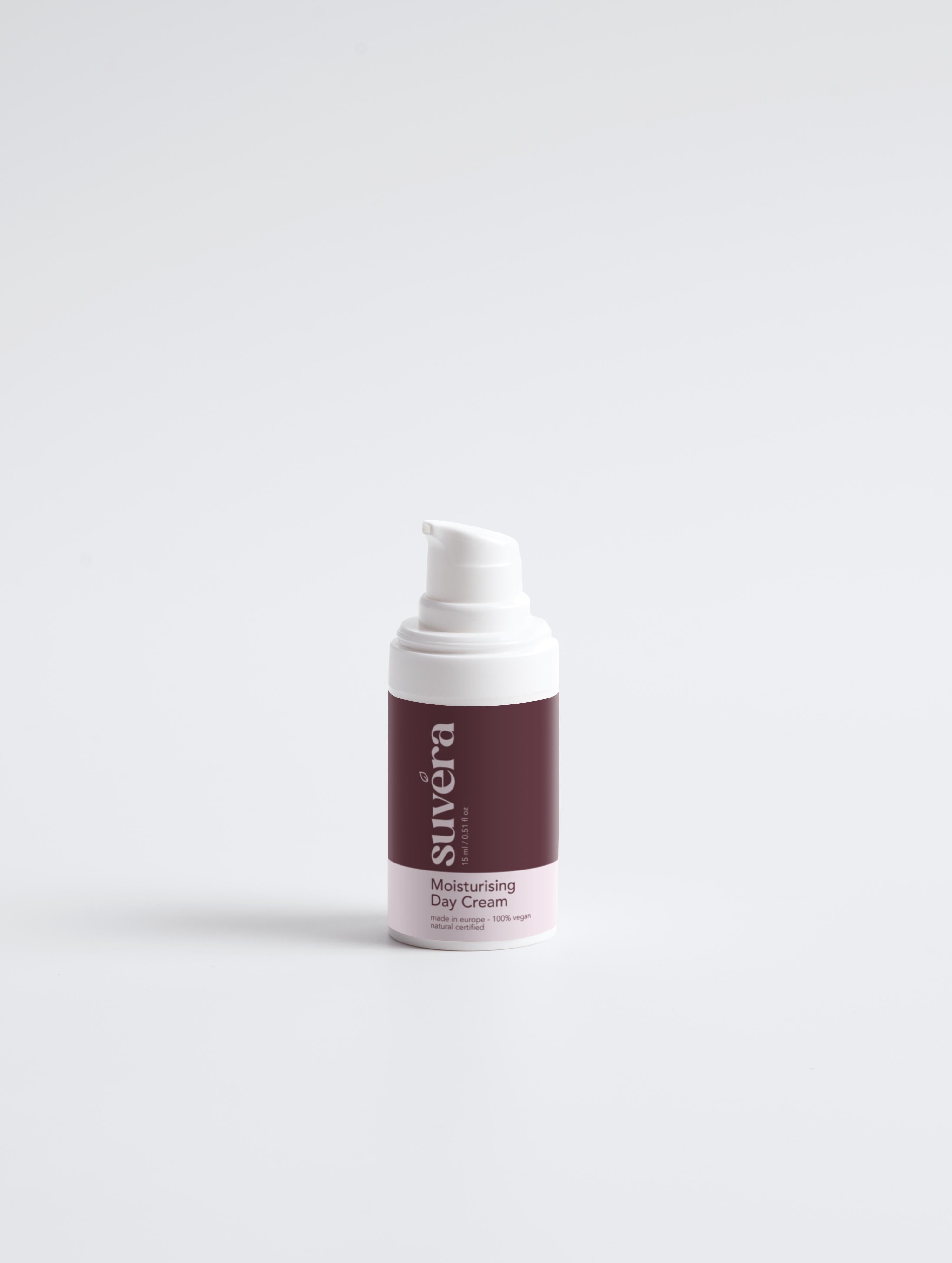 Flat lay of Suvera day cream with flowers and droplets – moisture boost for dry skin